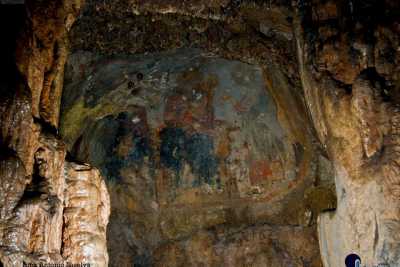 Santeramo, affreschi e graffiti: � la grotta di Sant'Angelo. S� al recupero